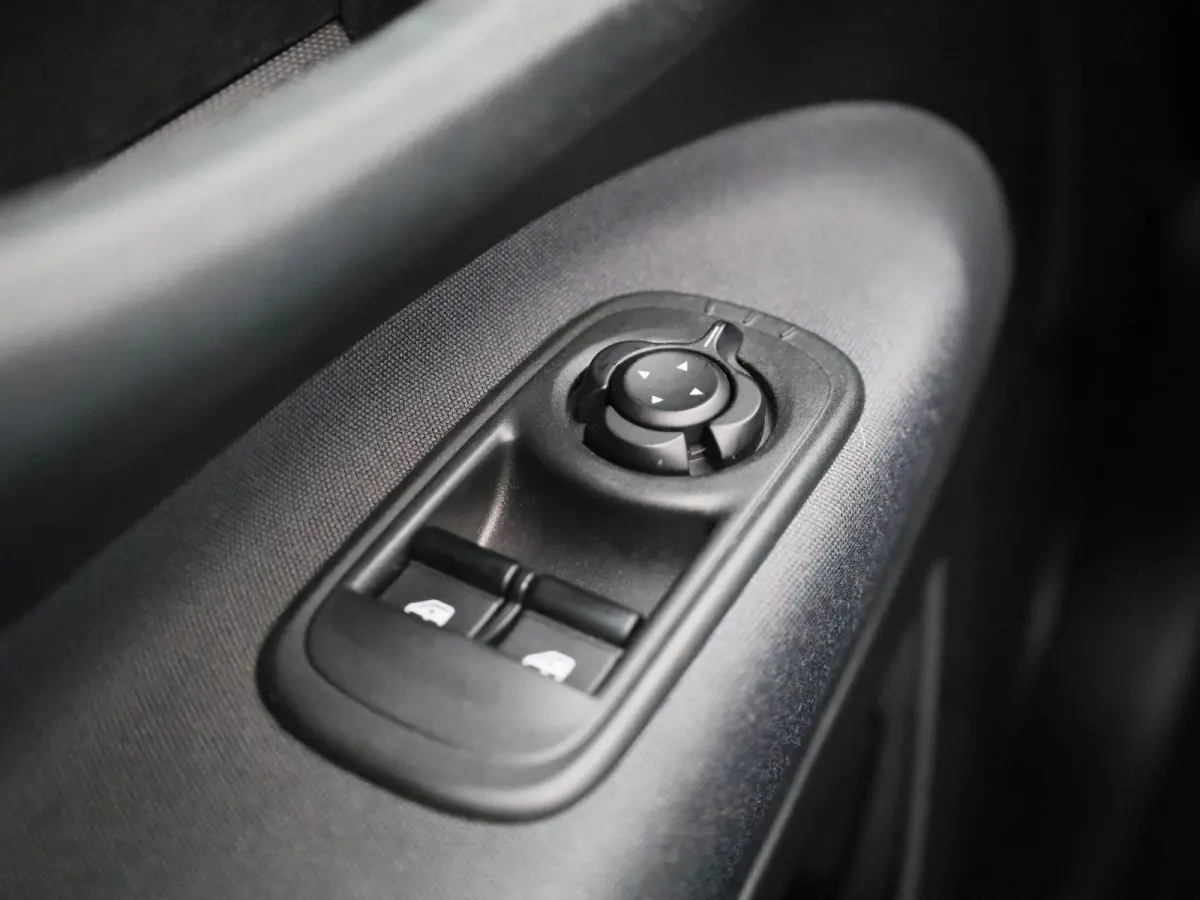 C 500e 42 kWh Icon | SOH 94.5% | ACHTERUITRIJCAMERA | APPLE CARPLAY - ANDROID AUTO | STOELVERWARMING | CRUISE CONTROL | CLIMATE CONTROL |