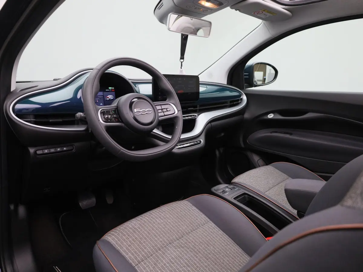 C 500e 42 kWh Icon | SOH 94.5% | ACHTERUITRIJCAMERA | APPLE CARPLAY - ANDROID AUTO | STOELVERWARMING | CRUISE CONTROL | CLIMATE CONTROL |