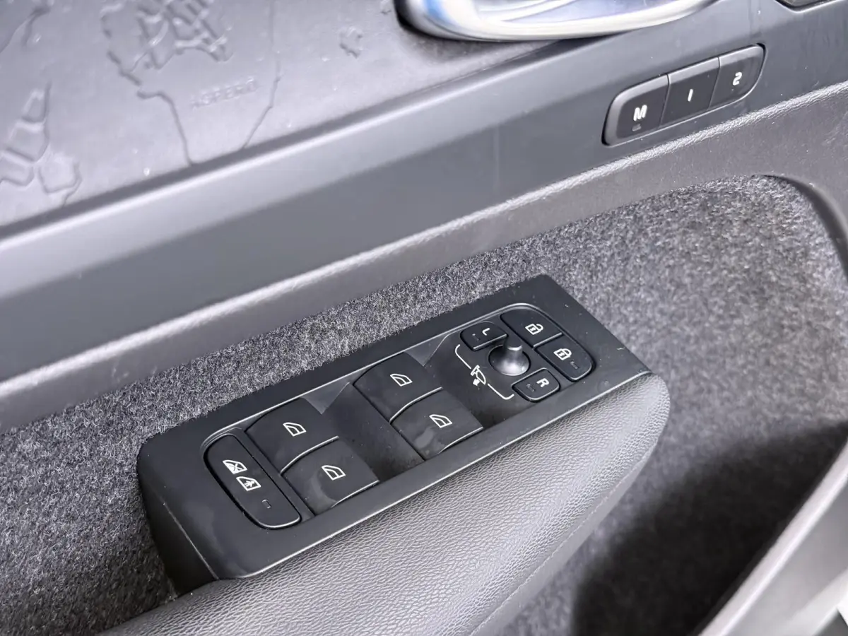 Ultimate 70 kWh SOH 95% | 360 CAMERA | STOEL STUURVERWARMING | MEM. SEAT | ELEK. STOEL | PANO | RIJKLAARPRIJS INCL. 12 MND BOVAG GARANTIE! | KEYLESS + DODEHOEK |
