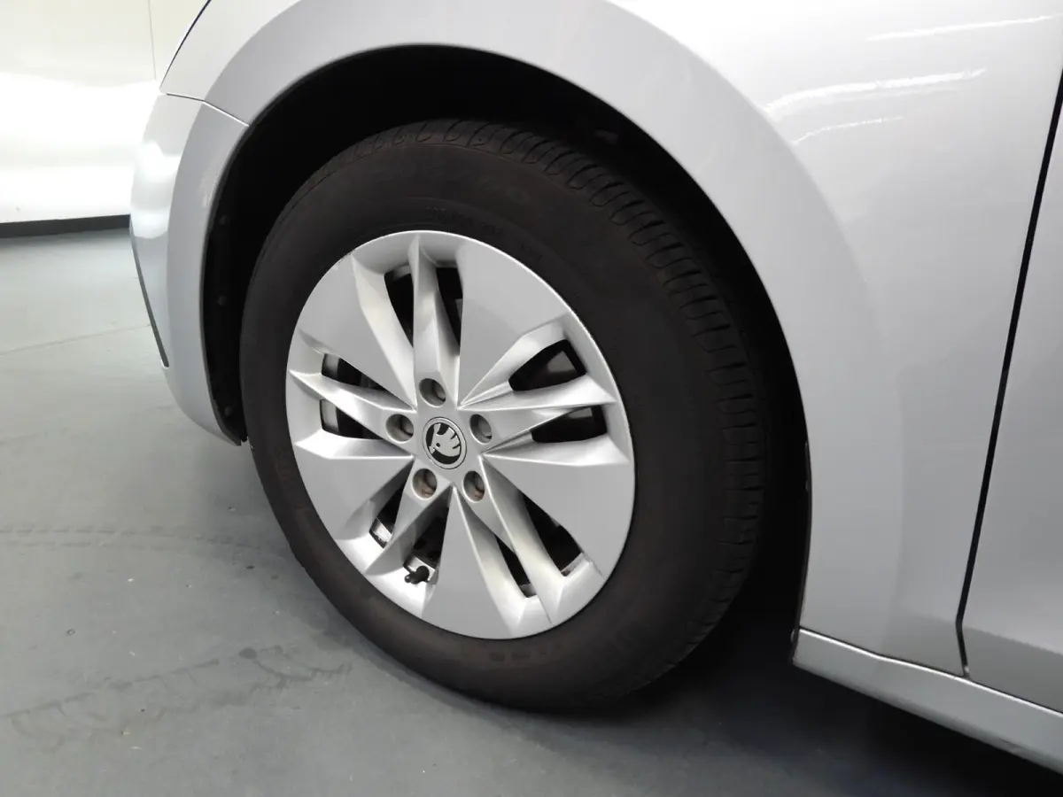 1.0 TSI Business Edition NAVI/TREKH./CLIMA/LED/16"LMV!
