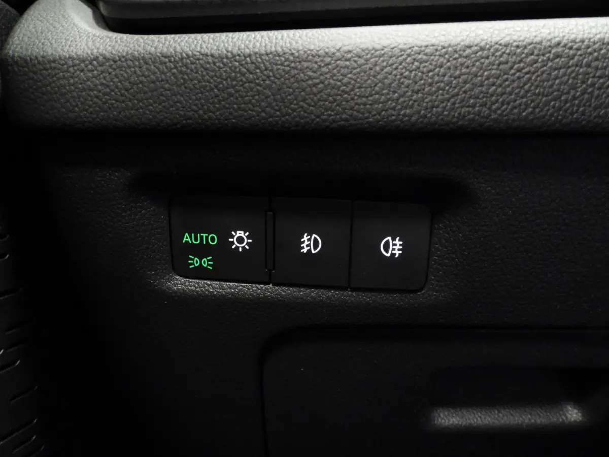 1.0 TSI Business Edition NAVI/TREKH./CLIMA/LED/16"LMV!