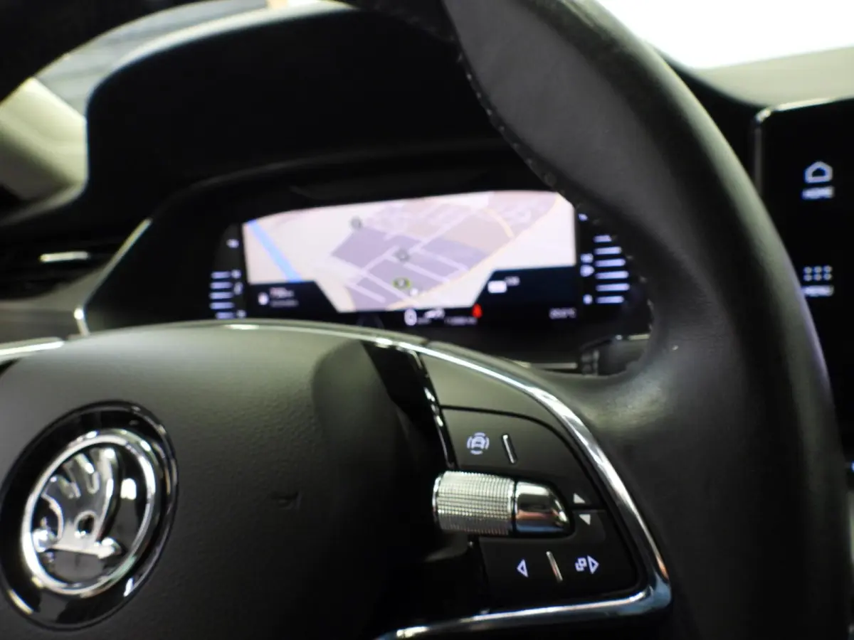 1.0 TSI Business Edition NAVI/TREKH./CLIMA/LED/16"LMV!