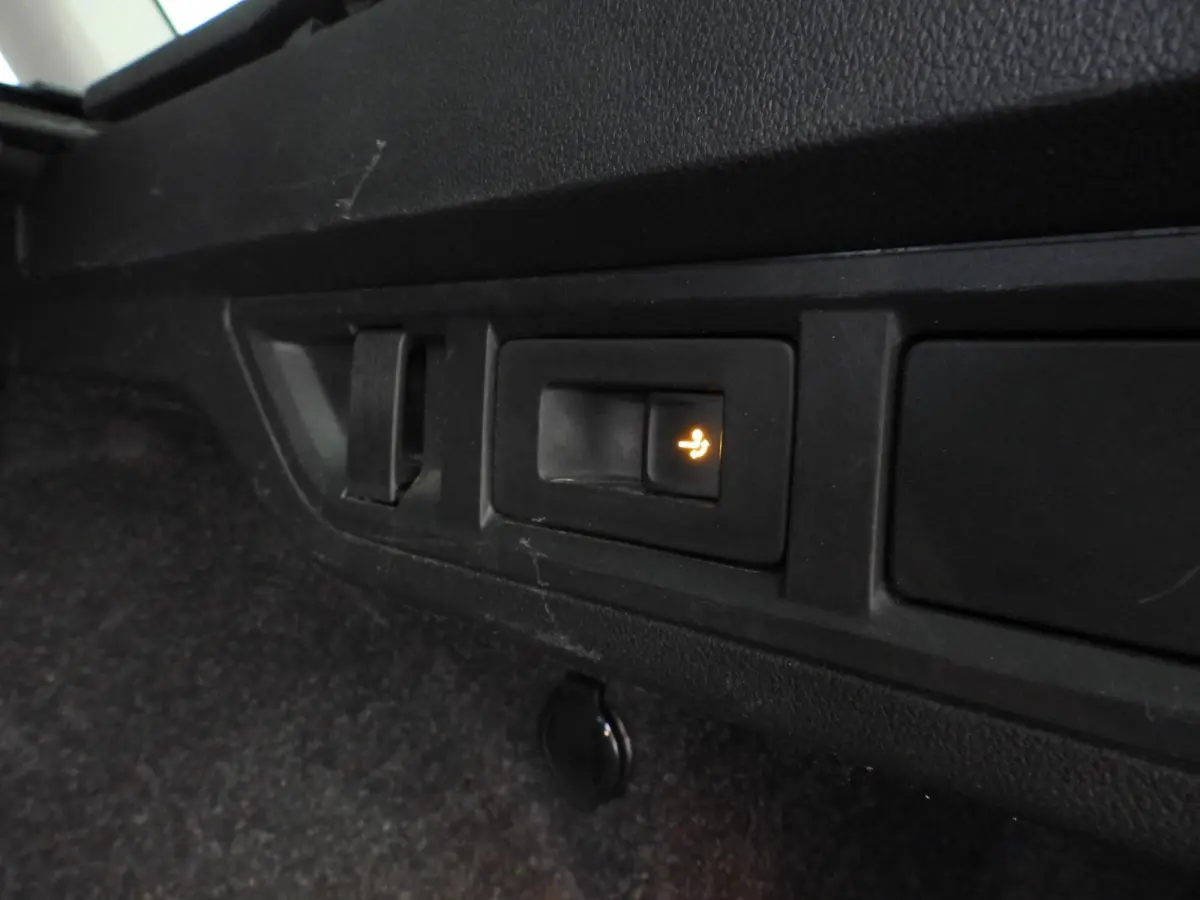 1.0 TSI Business Edition NAVI/TREKH./CLIMA/LED/16"LMV!