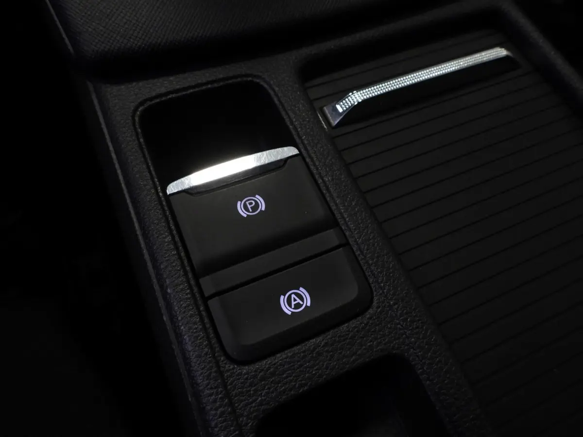1.0 TSI Business Edition NAVI/TREKH./CLIMA/LED/16"LMV!