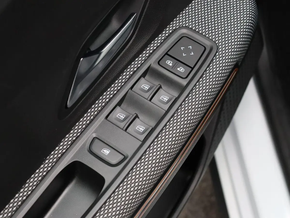 TCe 90pk Expression | Airco | Cruise Control | | Apple carplay | Parkeersensoren |