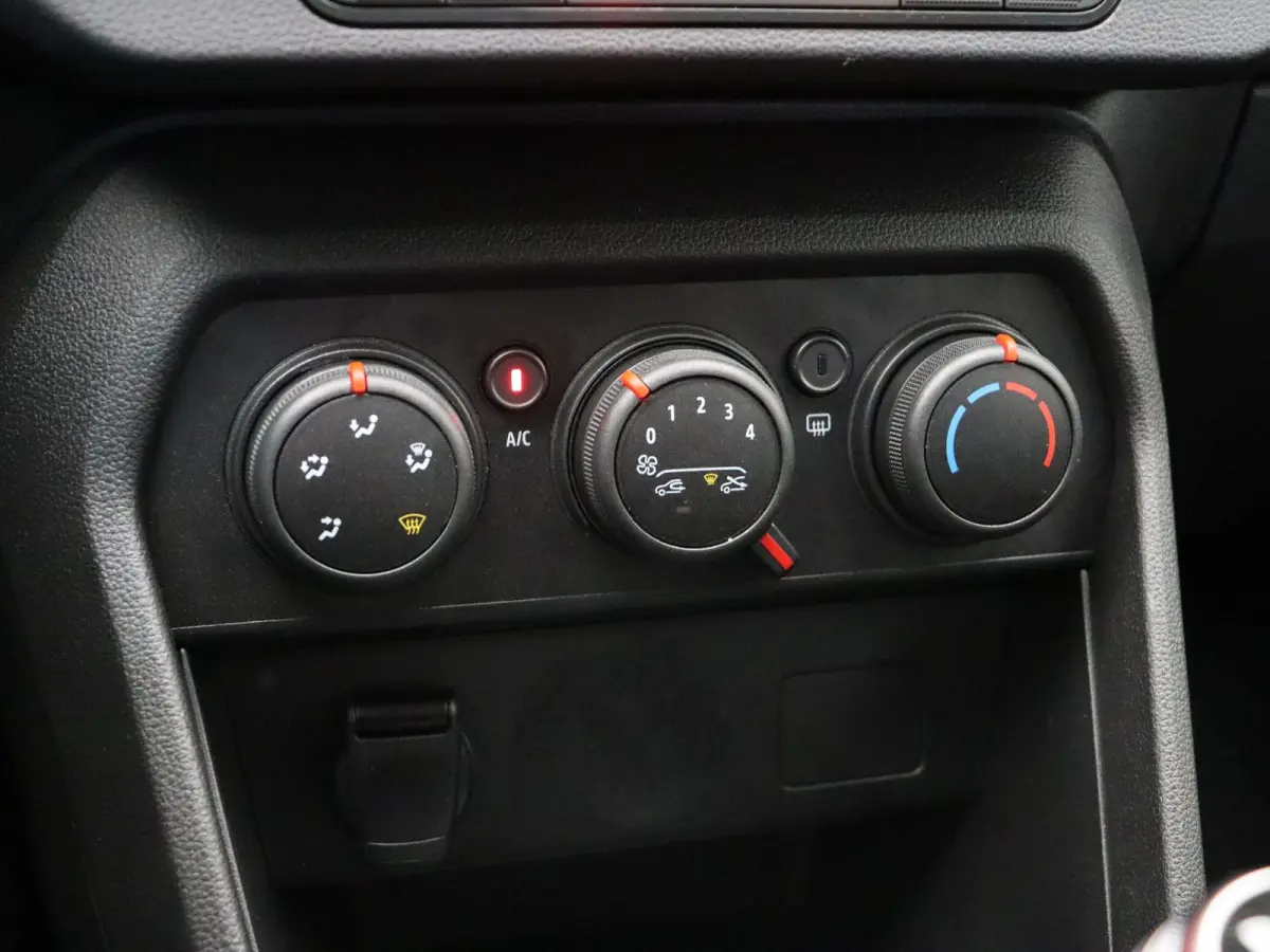 TCe 90pk Expression | Airco | Cruise Control | | Apple carplay | Parkeersensoren |