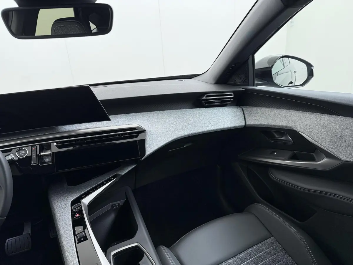 SUV Allure Avantage 73 kWh 210pk | DEMO | Navigatie | 360 graden camera | Adaptive cruise control | Stoelverwarming | Warmtepomp | 19" lichtmetalen velgen