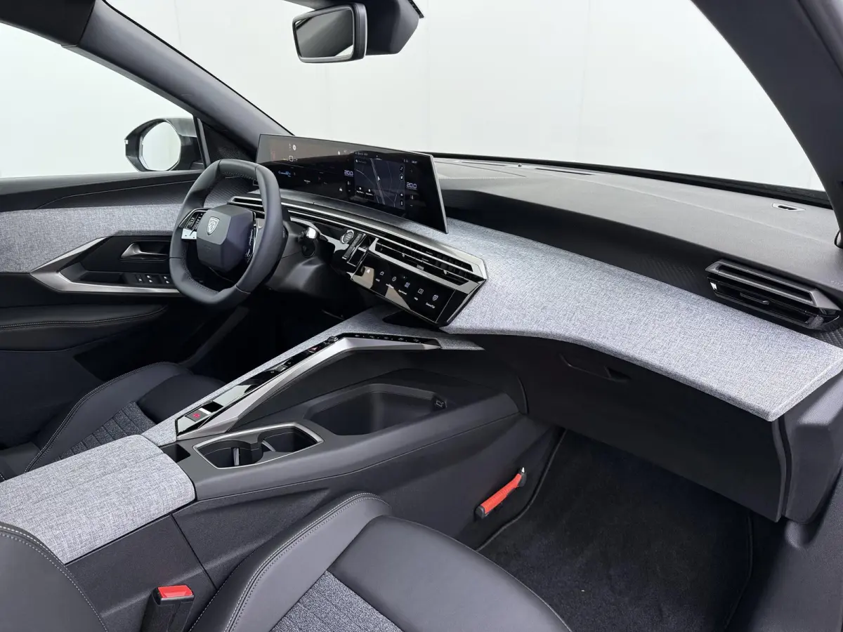 SUV Allure Avantage 73 kWh 210pk | DEMO | Navigatie | 360 graden camera | Adaptive cruise control | Stoelverwarming | Warmtepomp | 19" lichtmetalen velgen