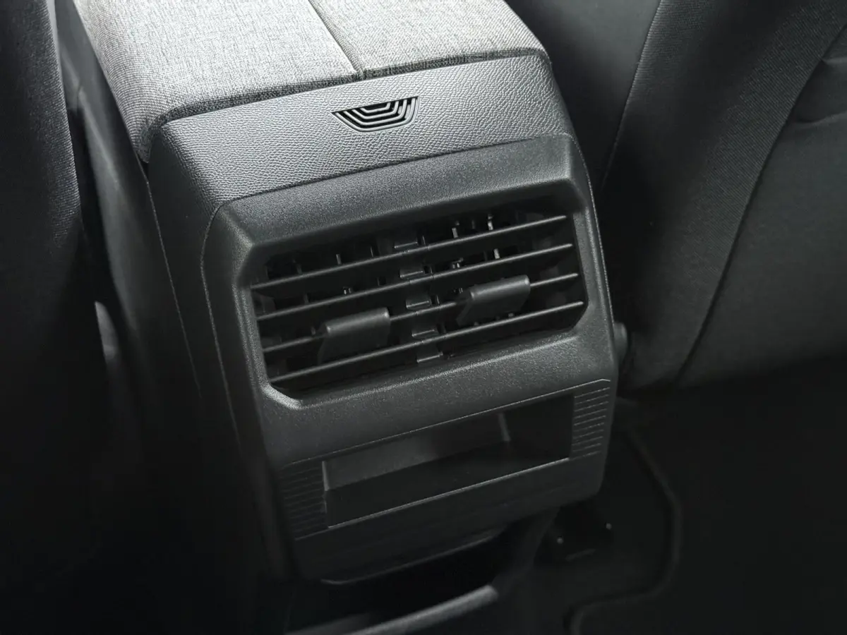 SUV Allure Avantage 73 kWh 210pk | DEMO | Navigatie | 360 graden camera | Adaptive cruise control | Stoelverwarming | Warmtepomp | 19" lichtmetalen velgen