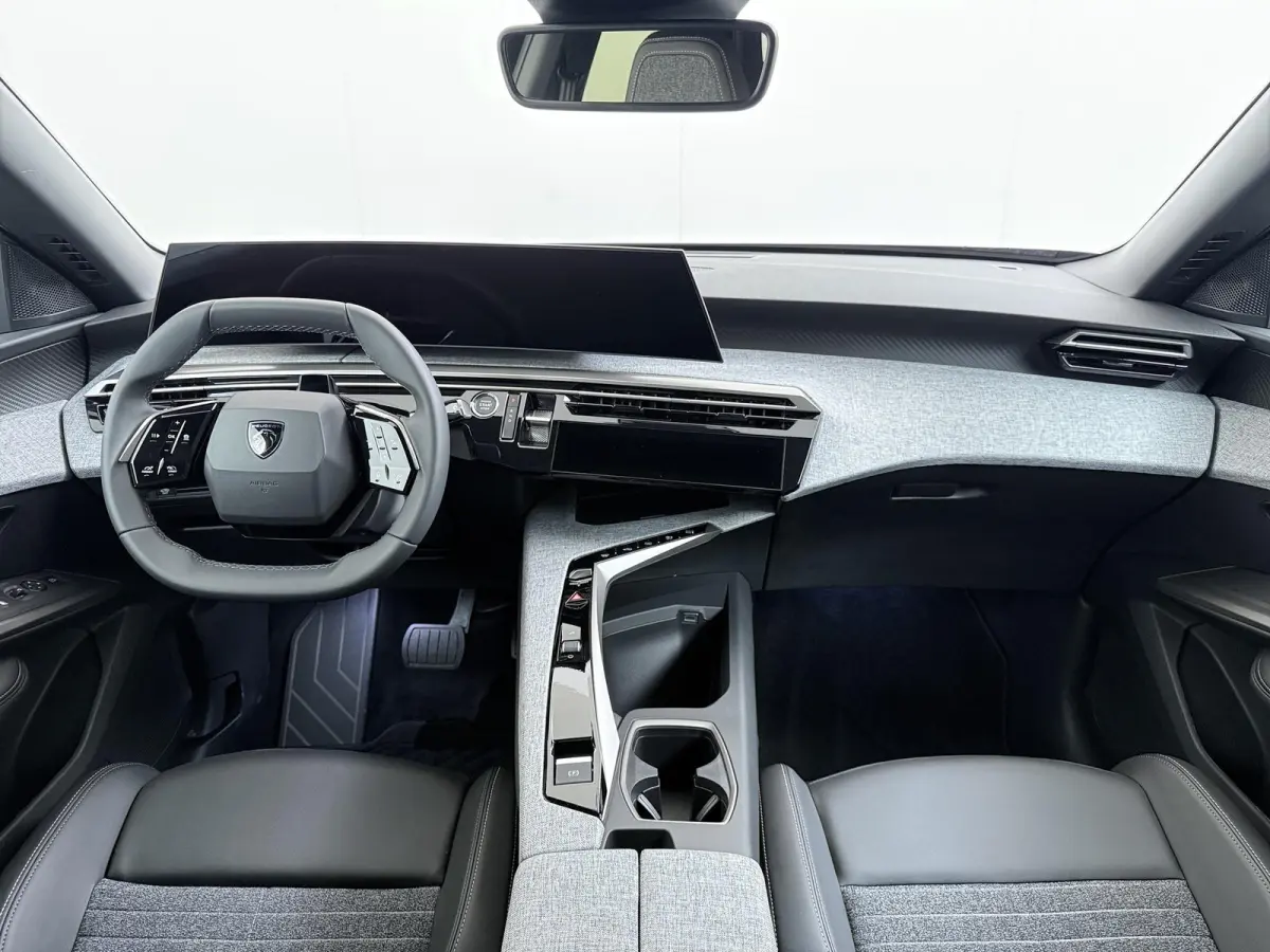 SUV Allure Avantage 73 kWh 210pk | DEMO | Navigatie | 360 graden camera | Adaptive cruise control | Stoelverwarming | Warmtepomp | 19" lichtmetalen velgen