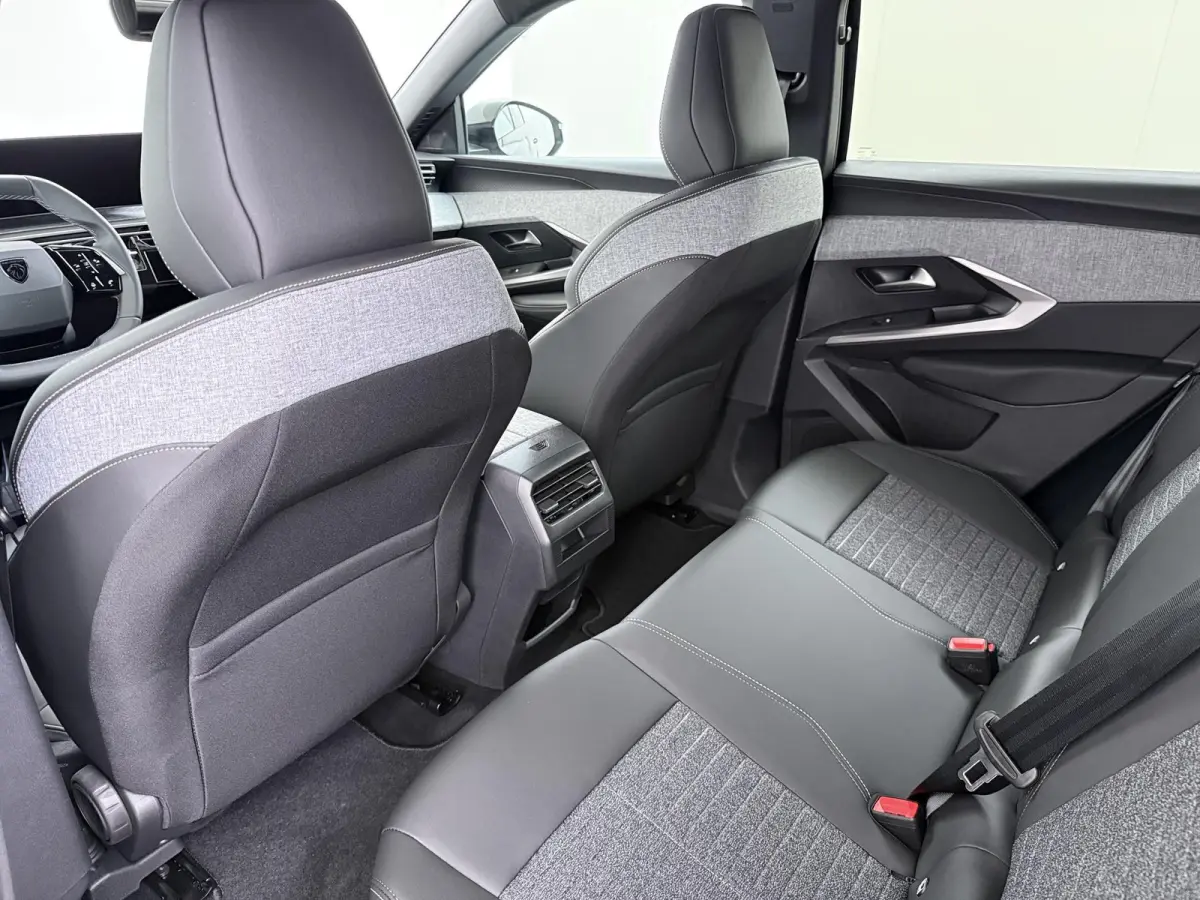 SUV Allure Avantage 73 kWh 210pk | DEMO | Navigatie | 360 graden camera | Adaptive cruise control | Stoelverwarming | Warmtepomp | 19" lichtmetalen velgen