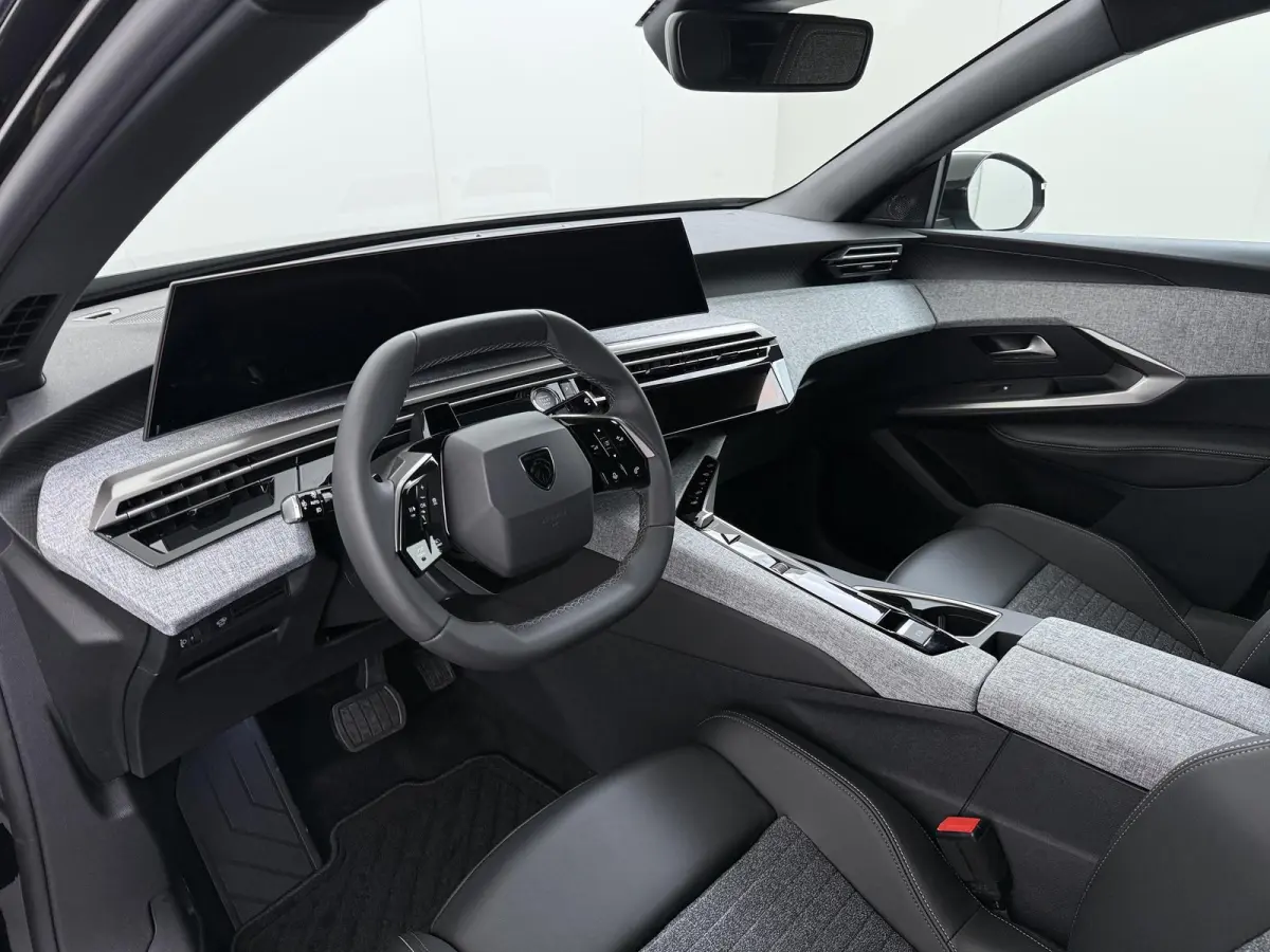 SUV Allure Avantage 73 kWh 210pk | DEMO | Navigatie | 360 graden camera | Adaptive cruise control | Stoelverwarming | Warmtepomp | 19" lichtmetalen velgen