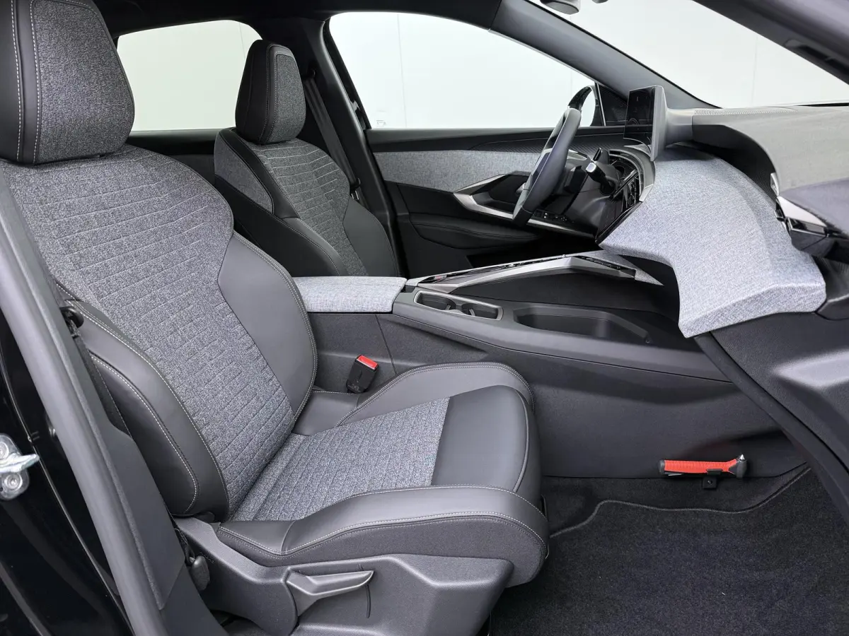 SUV Allure Avantage 73 kWh 210pk | DEMO | Navigatie | 360 graden camera | Adaptive cruise control | Stoelverwarming | Warmtepomp | 19" lichtmetalen velgen