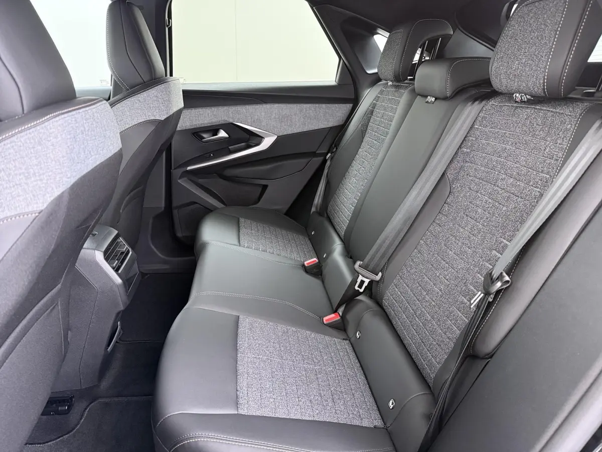 SUV Allure Avantage 73 kWh 210pk | DEMO | Navigatie | 360 graden camera | Adaptive cruise control | Stoelverwarming | Warmtepomp | 19" lichtmetalen velgen