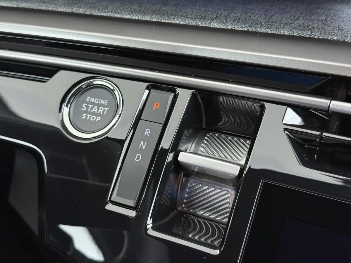 SUV Allure Avantage 73 kWh 210pk | DEMO | Navigatie | 360 graden camera | Adaptive cruise control | Stoelverwarming | Warmtepomp | 19" lichtmetalen velgen