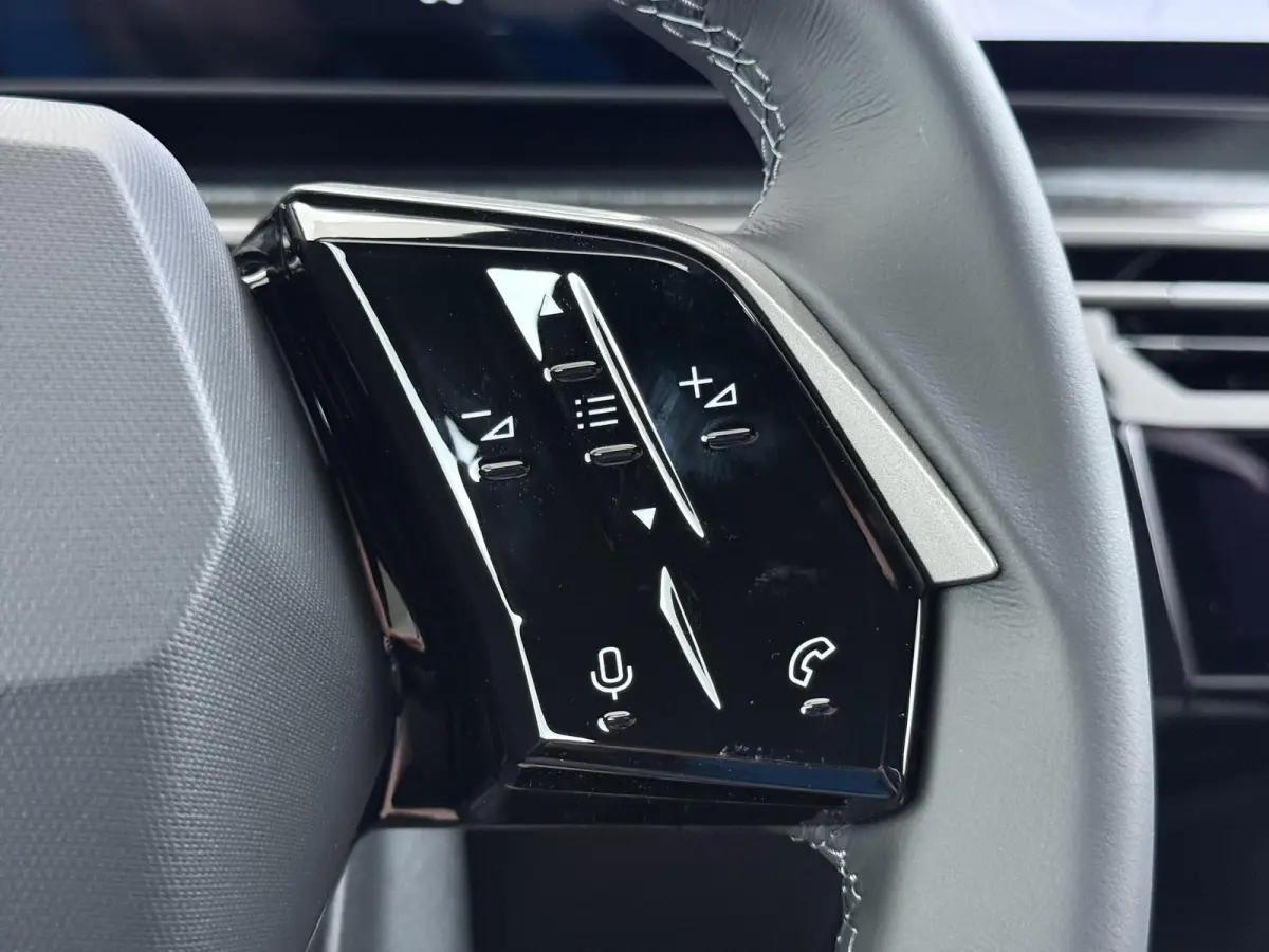 SUV Allure Avantage 73 kWh 210pk | DEMO | Navigatie | 360 graden camera | Adaptive cruise control | Stoelverwarming | Warmtepomp | 19" lichtmetalen velgen