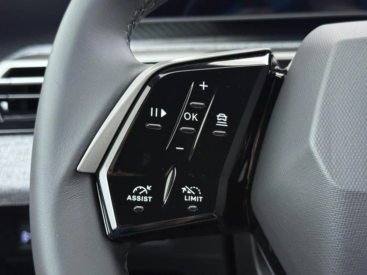 SUV Allure Avantage 73 kWh 210pk | DEMO | Navigatie | 360 graden camera | Adaptive cruise control | Stoelverwarming | Warmtepomp | 19" lichtmetalen velgen