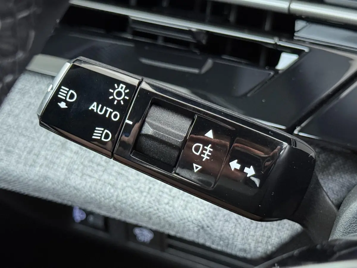 SUV Allure Avantage 73 kWh 210pk | DEMO | Navigatie | 360 graden camera | Adaptive cruise control | Stoelverwarming | Warmtepomp | 19" lichtmetalen velgen