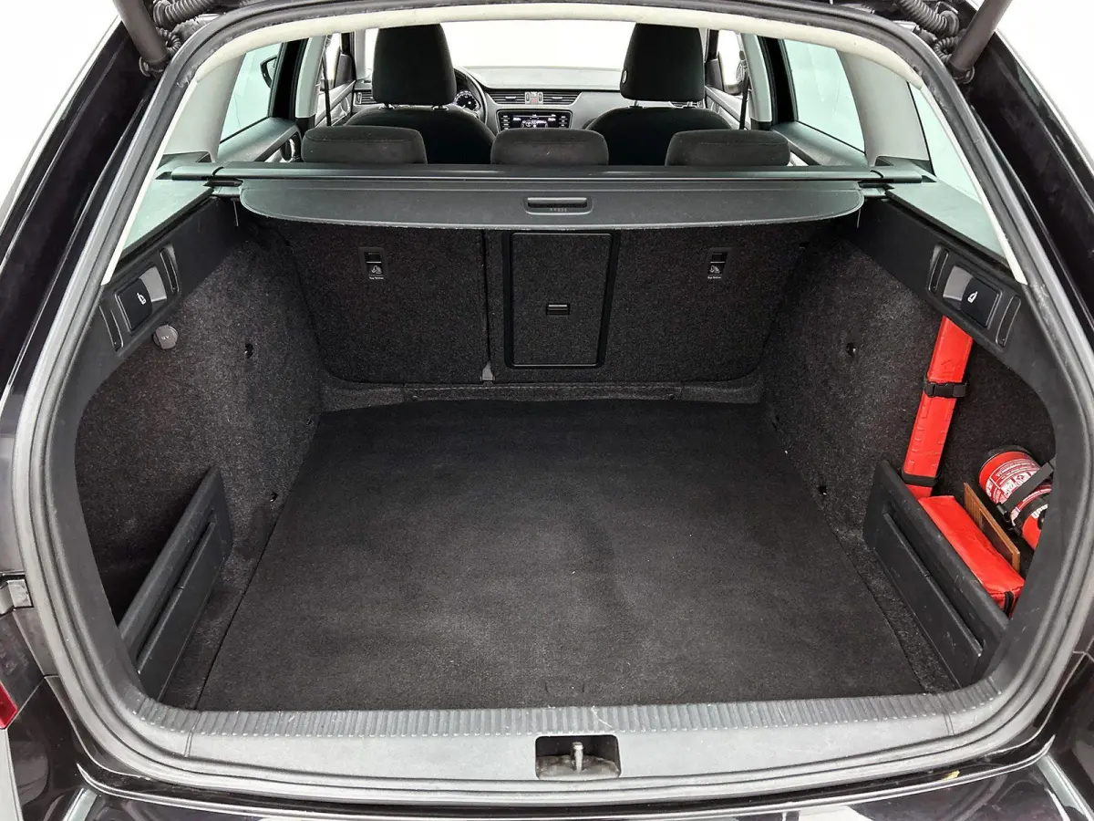1.5 TSI Greentech Business Edition Plus | AUTOMAAT | ACHTERUITRIJCAMERA | STOELVERWARMING | APPLE CARPLAY - ANDROID AUTO | CLIMATE CONTROL | CRUISE CONTROL | ELEKTRISCHE KOFFERKLEP |
