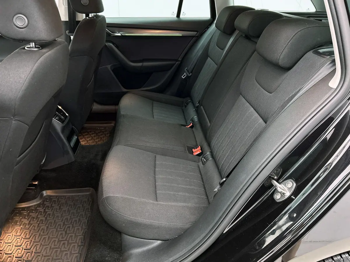 1.5 TSI Greentech Business Edition Plus | AUTOMAAT | ACHTERUITRIJCAMERA | STOELVERWARMING | APPLE CARPLAY - ANDROID AUTO | CLIMATE CONTROL | CRUISE CONTROL | ELEKTRISCHE KOFFERKLEP |