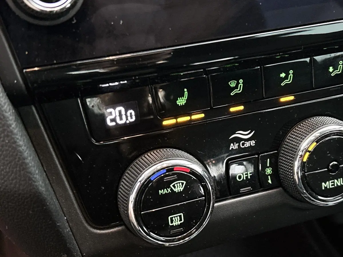 1.5 TSI Greentech Business Edition Plus | AUTOMAAT | ACHTERUITRIJCAMERA | STOELVERWARMING | APPLE CARPLAY - ANDROID AUTO | CLIMATE CONTROL | CRUISE CONTROL | ELEKTRISCHE KOFFERKLEP |