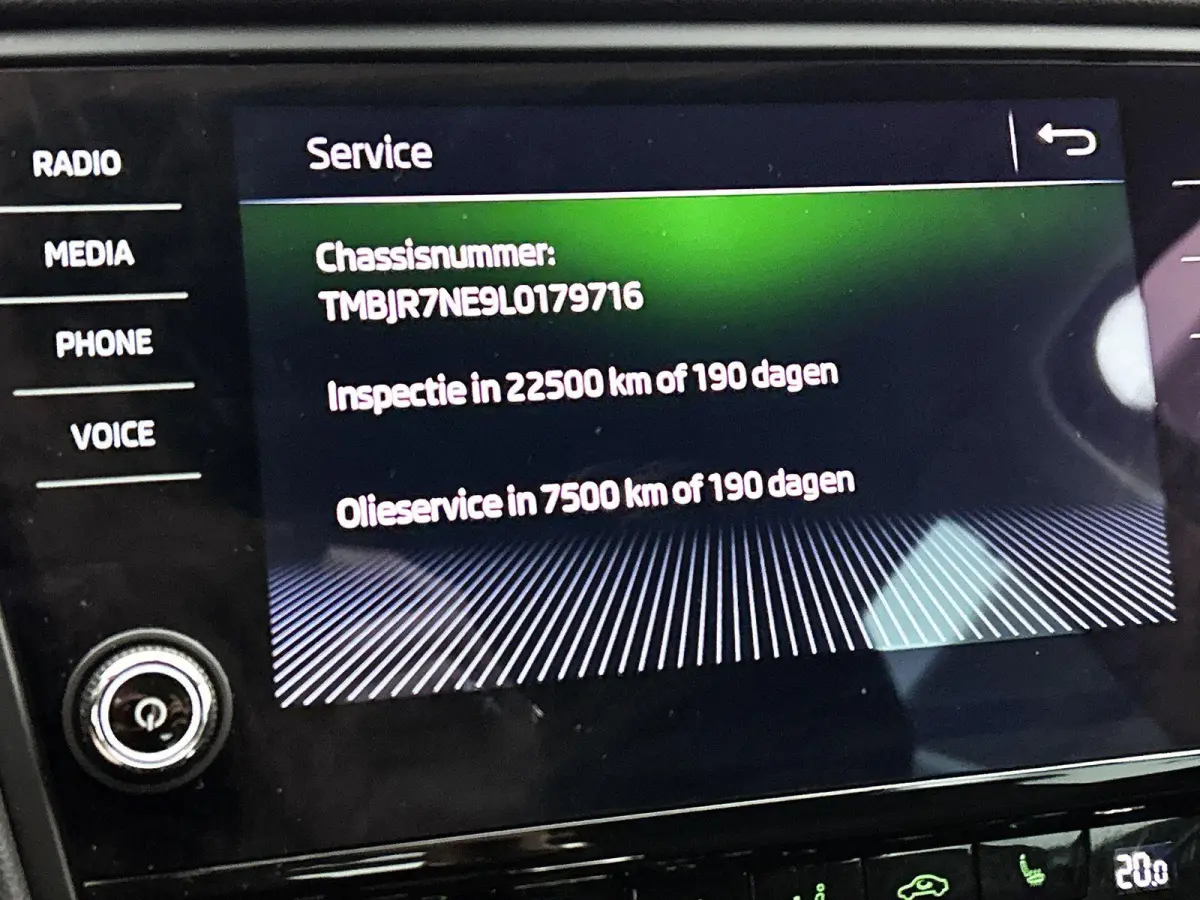 1.5 TSI Greentech Business Edition Plus | AUTOMAAT | ACHTERUITRIJCAMERA | STOELVERWARMING | APPLE CARPLAY - ANDROID AUTO | CLIMATE CONTROL | CRUISE CONTROL | ELEKTRISCHE KOFFERKLEP |
