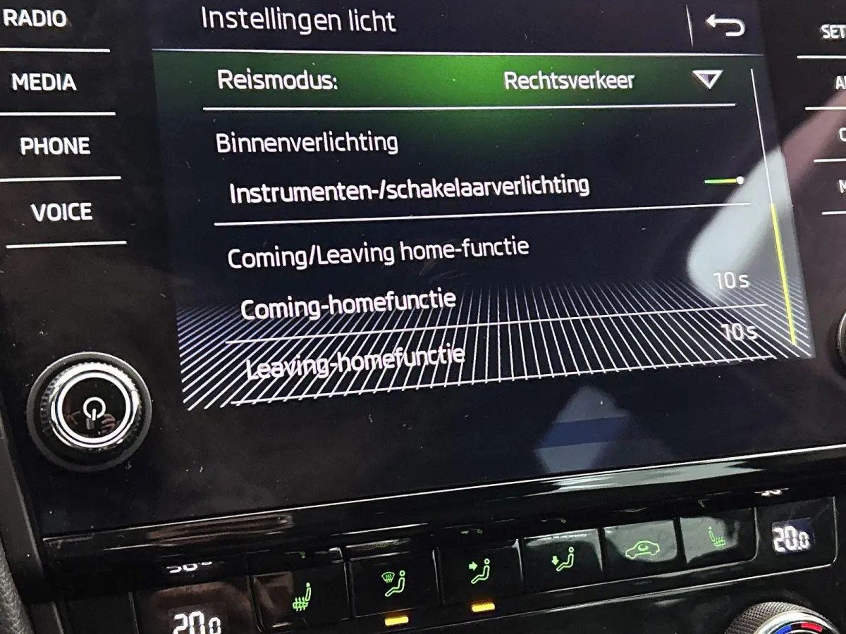 1.5 TSI Greentech Business Edition Plus | AUTOMAAT | ACHTERUITRIJCAMERA | STOELVERWARMING | APPLE CARPLAY - ANDROID AUTO | CLIMATE CONTROL | CRUISE CONTROL | ELEKTRISCHE KOFFERKLEP |