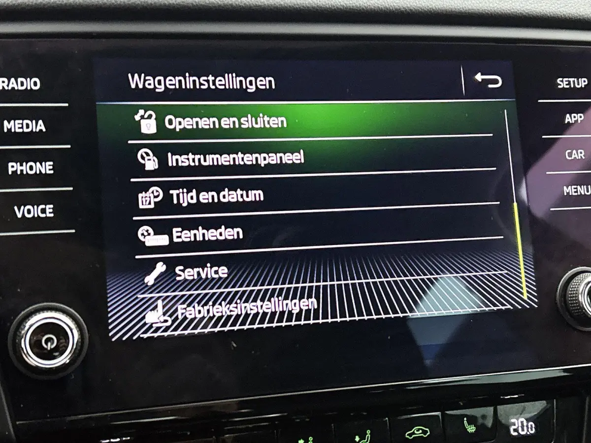 1.5 TSI Greentech Business Edition Plus | AUTOMAAT | ACHTERUITRIJCAMERA | STOELVERWARMING | APPLE CARPLAY - ANDROID AUTO | CLIMATE CONTROL | CRUISE CONTROL | ELEKTRISCHE KOFFERKLEP |