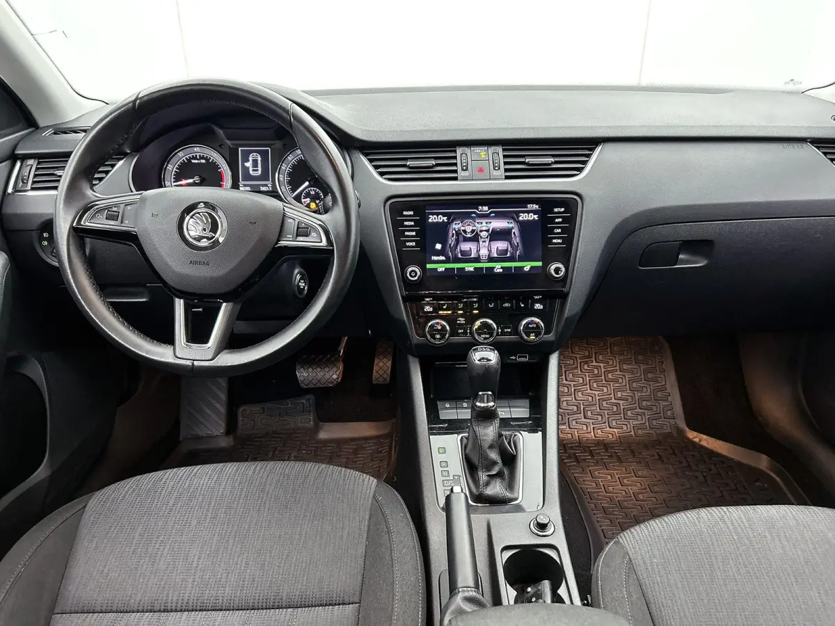1.5 TSI Greentech Business Edition Plus | AUTOMAAT | ACHTERUITRIJCAMERA | STOELVERWARMING | APPLE CARPLAY - ANDROID AUTO | CLIMATE CONTROL | CRUISE CONTROL | ELEKTRISCHE KOFFERKLEP |