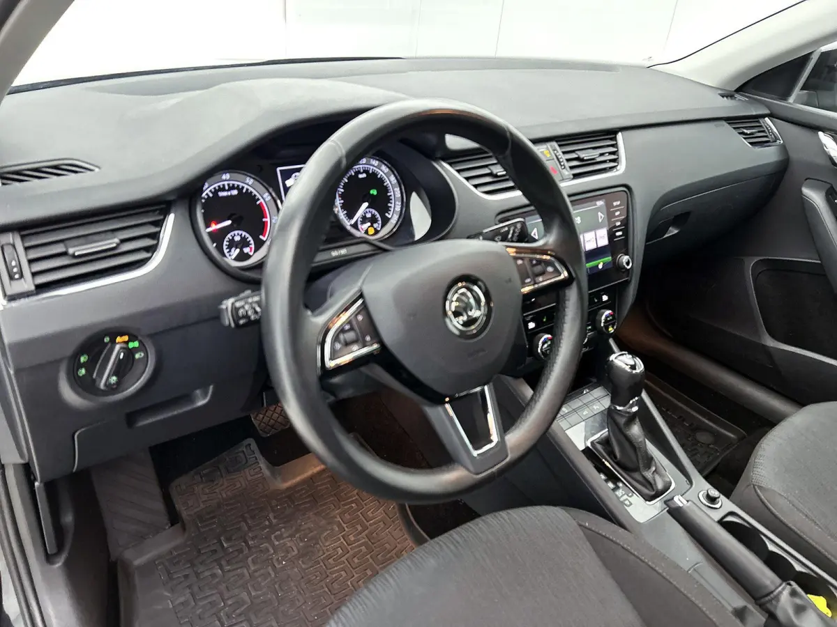 1.5 TSI Greentech Business Edition Plus | AUTOMAAT | ACHTERUITRIJCAMERA | STOELVERWARMING | APPLE CARPLAY - ANDROID AUTO | CLIMATE CONTROL | CRUISE CONTROL | ELEKTRISCHE KOFFERKLEP |