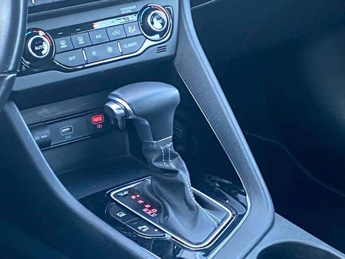 1.6 GDi Hybrid DynamicLine | Climate control | Cruise control | Navigatie | Trekhaak | Parkeercamera |