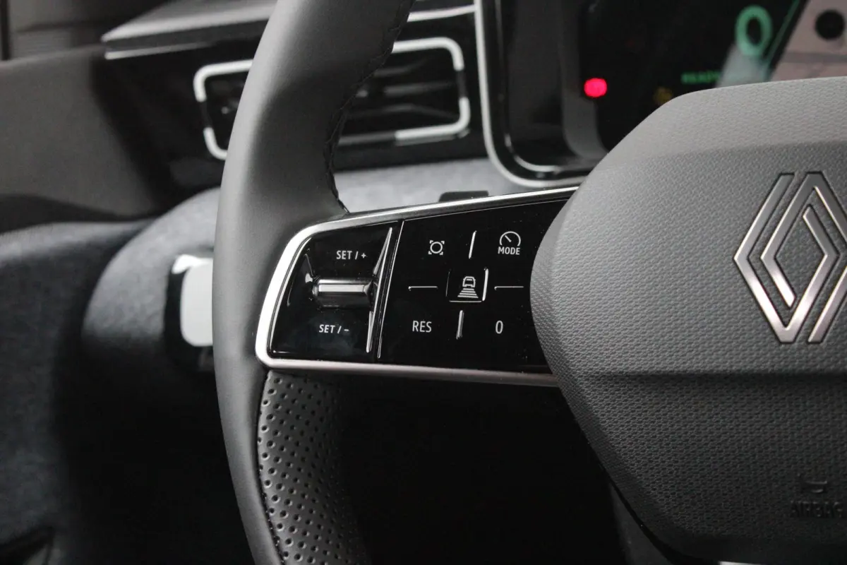 COMFORT RANGE ICONIC CINQ 52 kWh *NIEUWE AUTO!* | PACK WINTER: (ELEKTRISCH VERWARMBARE VOORSTOELEN/ELEKTRISCH VERWARMBAAR STUURWIEL, BESTUURDERSSTOEL MET ELEKTRISCH VERSTELBARE LENDESTEUN, I