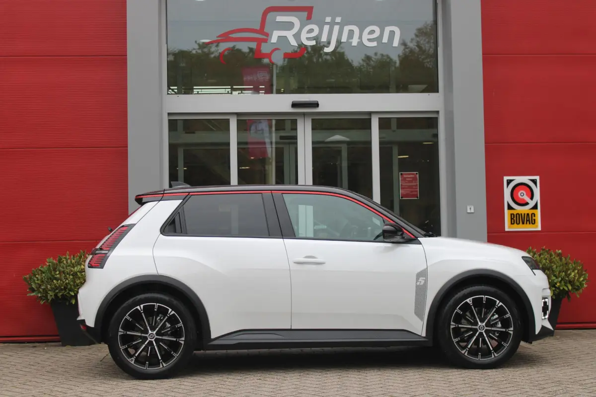 COMFORT RANGE ICONIC CINQ 52 kWh *NIEUWE AUTO!* | PACK WINTER: (ELEKTRISCH VERWARMBARE VOORSTOELEN/ELEKTRISCH VERWARMBAAR STUURWIEL, BESTUURDERSSTOEL MET ELEKTRISCH VERSTELBARE LENDESTEUN, I