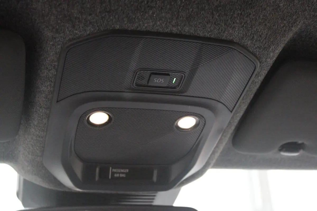 COMFORT RANGE ICONIC CINQ 52 kWh *NIEUWE AUTO!* | PACK WINTER: (ELEKTRISCH VERWARMBARE VOORSTOELEN/ELEKTRISCH VERWARMBAAR STUURWIEL, BESTUURDERSSTOEL MET ELEKTRISCH VERSTELBARE LENDESTEUN, I