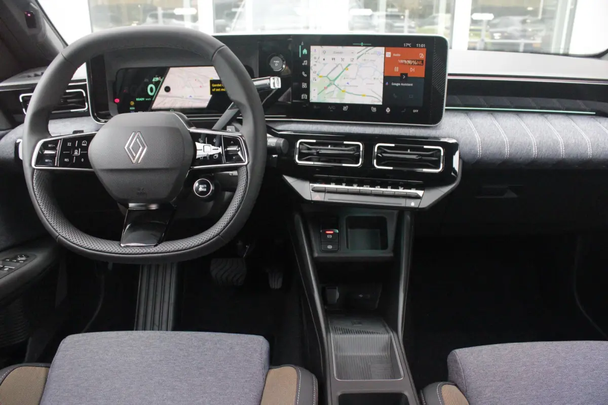 COMFORT RANGE ICONIC CINQ 52 kWh *NIEUWE AUTO!* | PACK WINTER: (ELEKTRISCH VERWARMBARE VOORSTOELEN/ELEKTRISCH VERWARMBAAR STUURWIEL, BESTUURDERSSTOEL MET ELEKTRISCH VERSTELBARE LENDESTEUN, I