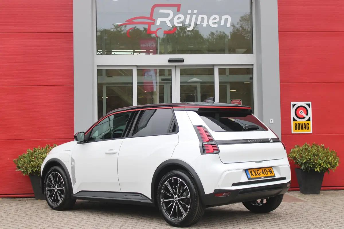COMFORT RANGE ICONIC CINQ 52 kWh *NIEUWE AUTO!* | PACK WINTER: (ELEKTRISCH VERWARMBARE VOORSTOELEN/ELEKTRISCH VERWARMBAAR STUURWIEL, BESTUURDERSSTOEL MET ELEKTRISCH VERSTELBARE LENDESTEUN, I