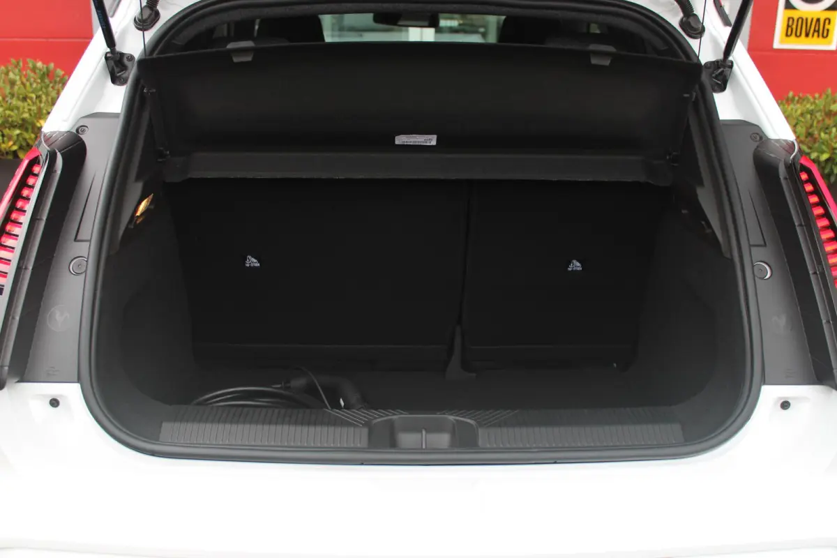 COMFORT RANGE ICONIC CINQ 52 kWh *NIEUWE AUTO!* | PACK WINTER: (ELEKTRISCH VERWARMBARE VOORSTOELEN/ELEKTRISCH VERWARMBAAR STUURWIEL, BESTUURDERSSTOEL MET ELEKTRISCH VERSTELBARE LENDESTEUN, I