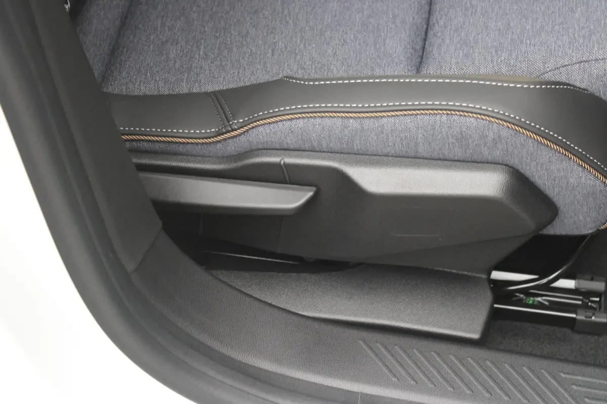 COMFORT RANGE ICONIC CINQ 52 kWh *NIEUWE AUTO!* | PACK WINTER: (ELEKTRISCH VERWARMBARE VOORSTOELEN/ELEKTRISCH VERWARMBAAR STUURWIEL, BESTUURDERSSTOEL MET ELEKTRISCH VERSTELBARE LENDESTEUN, I