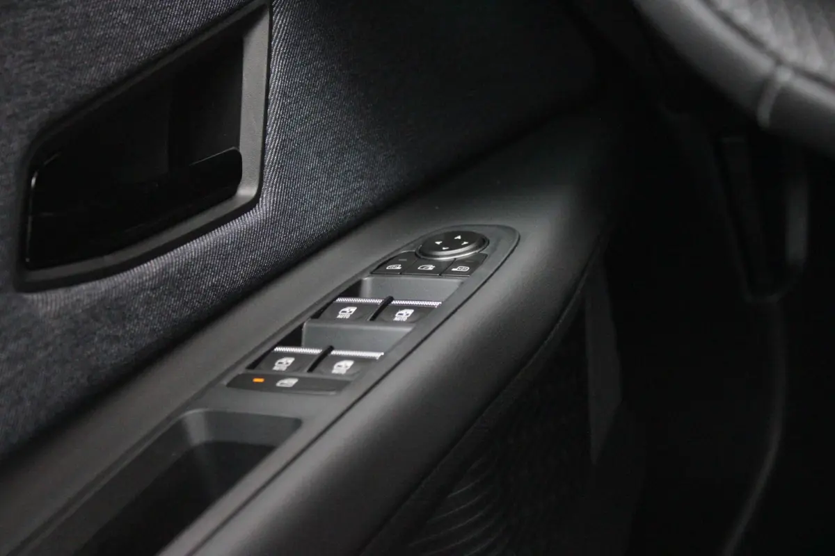 COMFORT RANGE ICONIC CINQ 52 kWh *NIEUWE AUTO!* | PACK WINTER: (ELEKTRISCH VERWARMBARE VOORSTOELEN/ELEKTRISCH VERWARMBAAR STUURWIEL, BESTUURDERSSTOEL MET ELEKTRISCH VERSTELBARE LENDESTEUN, I