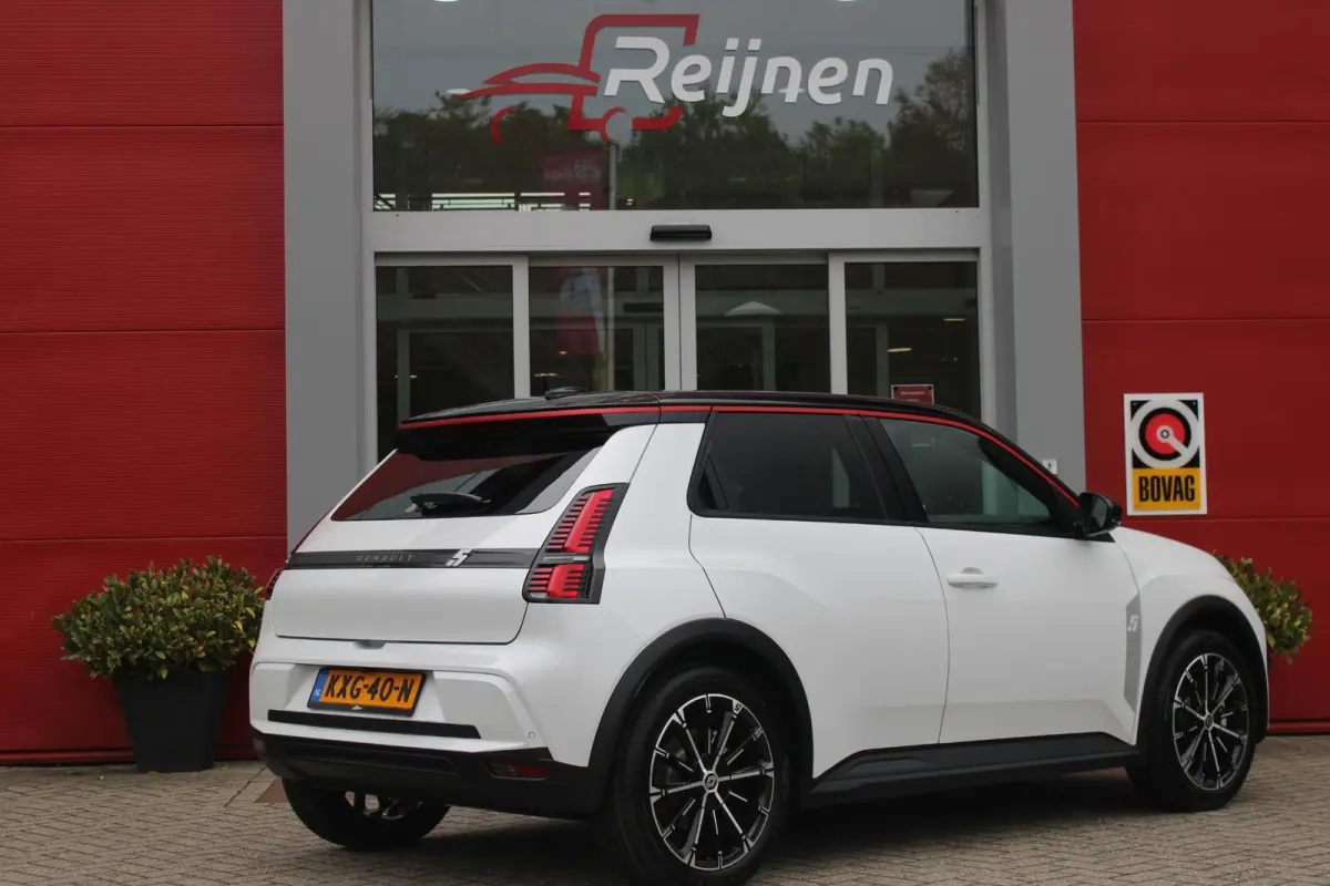 COMFORT RANGE ICONIC CINQ 52 kWh *NIEUWE AUTO!* | PACK WINTER: (ELEKTRISCH VERWARMBARE VOORSTOELEN/ELEKTRISCH VERWARMBAAR STUURWIEL, BESTUURDERSSTOEL MET ELEKTRISCH VERSTELBARE LENDESTEUN, I