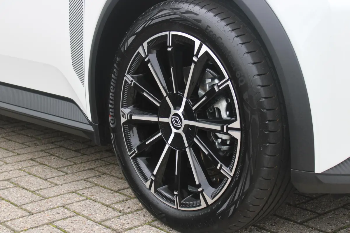 COMFORT RANGE ICONIC CINQ 52 kWh *NIEUWE AUTO!* | PACK WINTER: (ELEKTRISCH VERWARMBARE VOORSTOELEN/ELEKTRISCH VERWARMBAAR STUURWIEL, BESTUURDERSSTOEL MET ELEKTRISCH VERSTELBARE LENDESTEUN, I