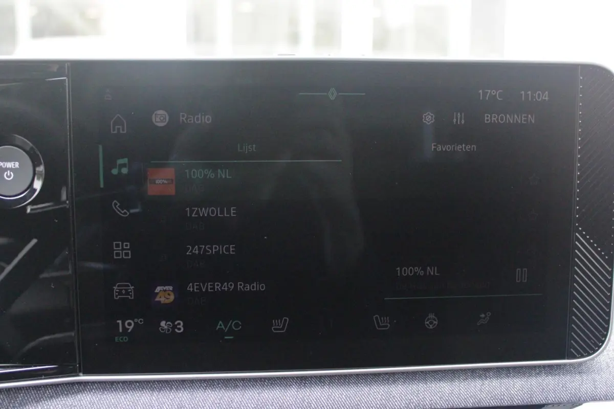 COMFORT RANGE ICONIC CINQ 52 kWh *NIEUWE AUTO!* | PACK WINTER: (ELEKTRISCH VERWARMBARE VOORSTOELEN/ELEKTRISCH VERWARMBAAR STUURWIEL, BESTUURDERSSTOEL MET ELEKTRISCH VERSTELBARE LENDESTEUN, I
