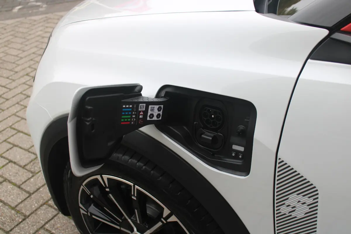 COMFORT RANGE ICONIC CINQ 52 kWh *NIEUWE AUTO!* | PACK WINTER: (ELEKTRISCH VERWARMBARE VOORSTOELEN/ELEKTRISCH VERWARMBAAR STUURWIEL, BESTUURDERSSTOEL MET ELEKTRISCH VERSTELBARE LENDESTEUN, I