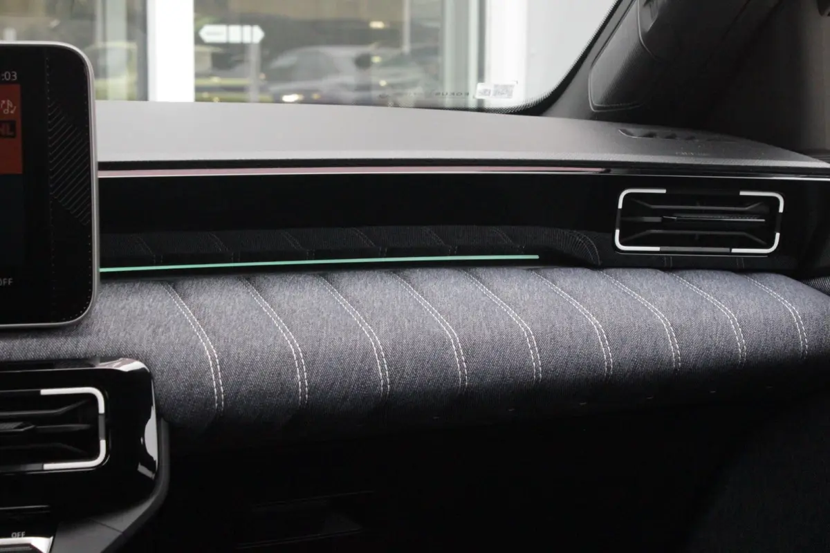 COMFORT RANGE ICONIC CINQ 52 kWh *NIEUWE AUTO!* | PACK WINTER: (ELEKTRISCH VERWARMBARE VOORSTOELEN/ELEKTRISCH VERWARMBAAR STUURWIEL, BESTUURDERSSTOEL MET ELEKTRISCH VERSTELBARE LENDESTEUN, I