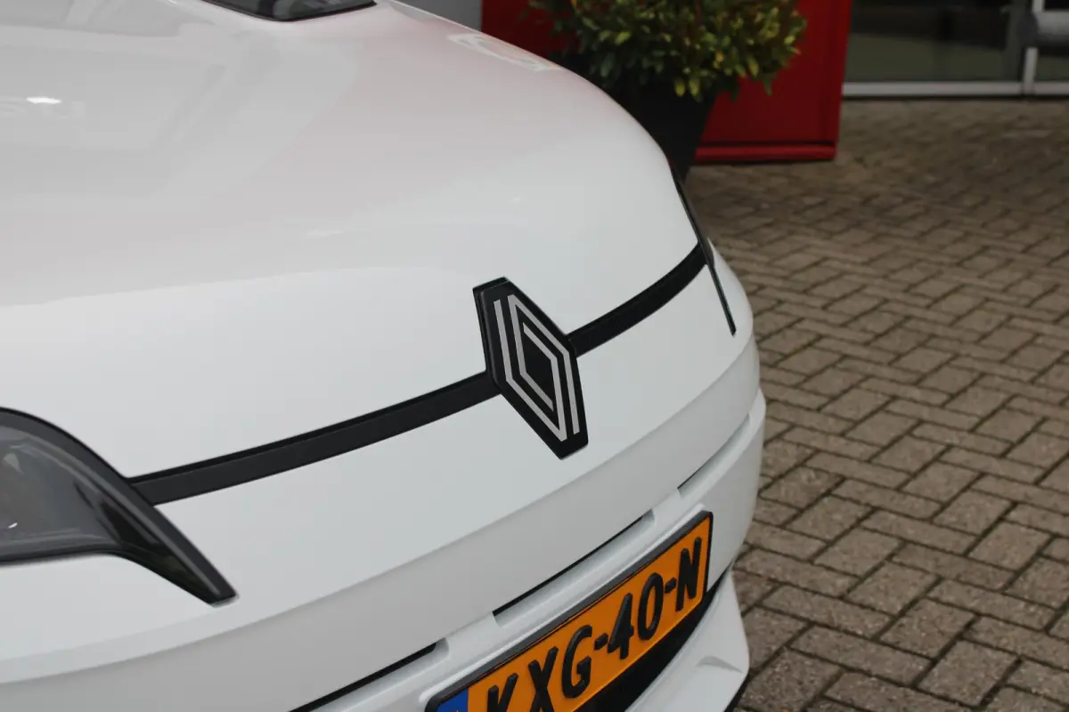 COMFORT RANGE ICONIC CINQ 52 kWh *NIEUWE AUTO!* | PACK WINTER: (ELEKTRISCH VERWARMBARE VOORSTOELEN/ELEKTRISCH VERWARMBAAR STUURWIEL, BESTUURDERSSTOEL MET ELEKTRISCH VERSTELBARE LENDESTEUN, I