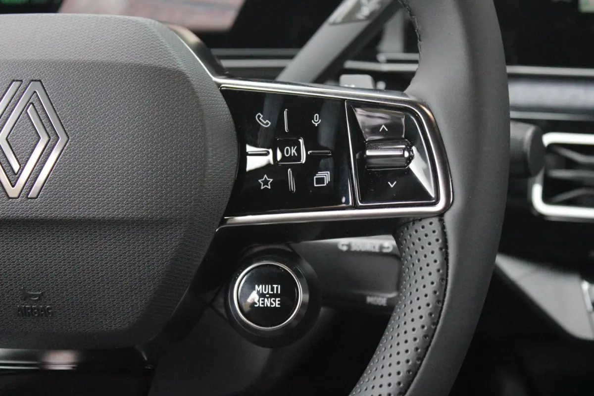 COMFORT RANGE ICONIC CINQ 52 kWh *NIEUWE AUTO!* | PACK WINTER: (ELEKTRISCH VERWARMBARE VOORSTOELEN/ELEKTRISCH VERWARMBAAR STUURWIEL, BESTUURDERSSTOEL MET ELEKTRISCH VERSTELBARE LENDESTEUN, I
