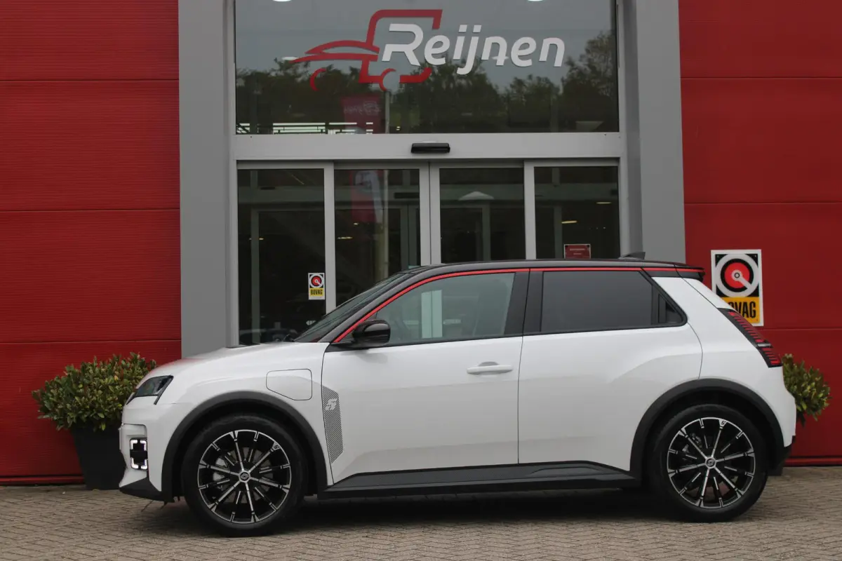 COMFORT RANGE ICONIC CINQ 52 kWh *NIEUWE AUTO!* | PACK WINTER: (ELEKTRISCH VERWARMBARE VOORSTOELEN/ELEKTRISCH VERWARMBAAR STUURWIEL, BESTUURDERSSTOEL MET ELEKTRISCH VERSTELBARE LENDESTEUN, I