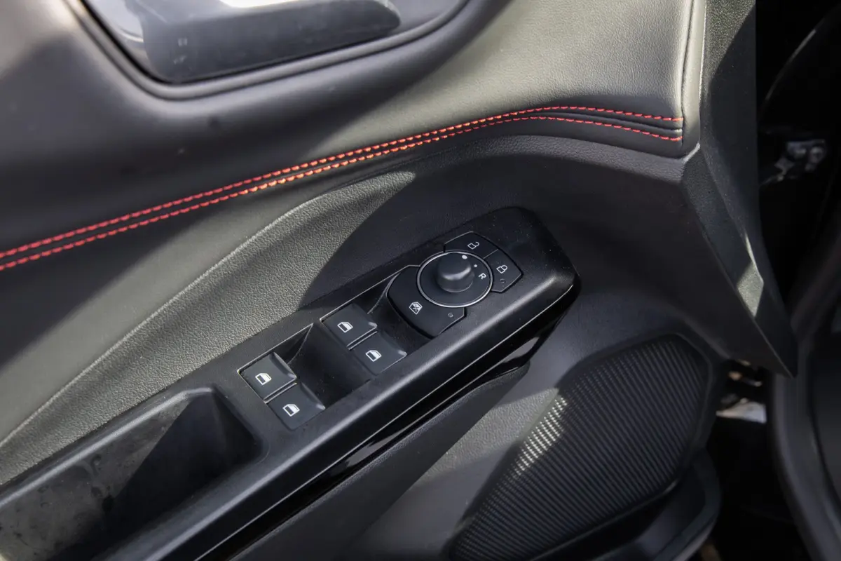 1.0 EcoBoost ST-Line | Achteruitrijcamera | Winterpack | Parkeersensor achter | Lane Keeping | Apple Carplay/Android Auto | Achteruitrijcamera | Apple Carplay/Android Auto|telefoonintegratie