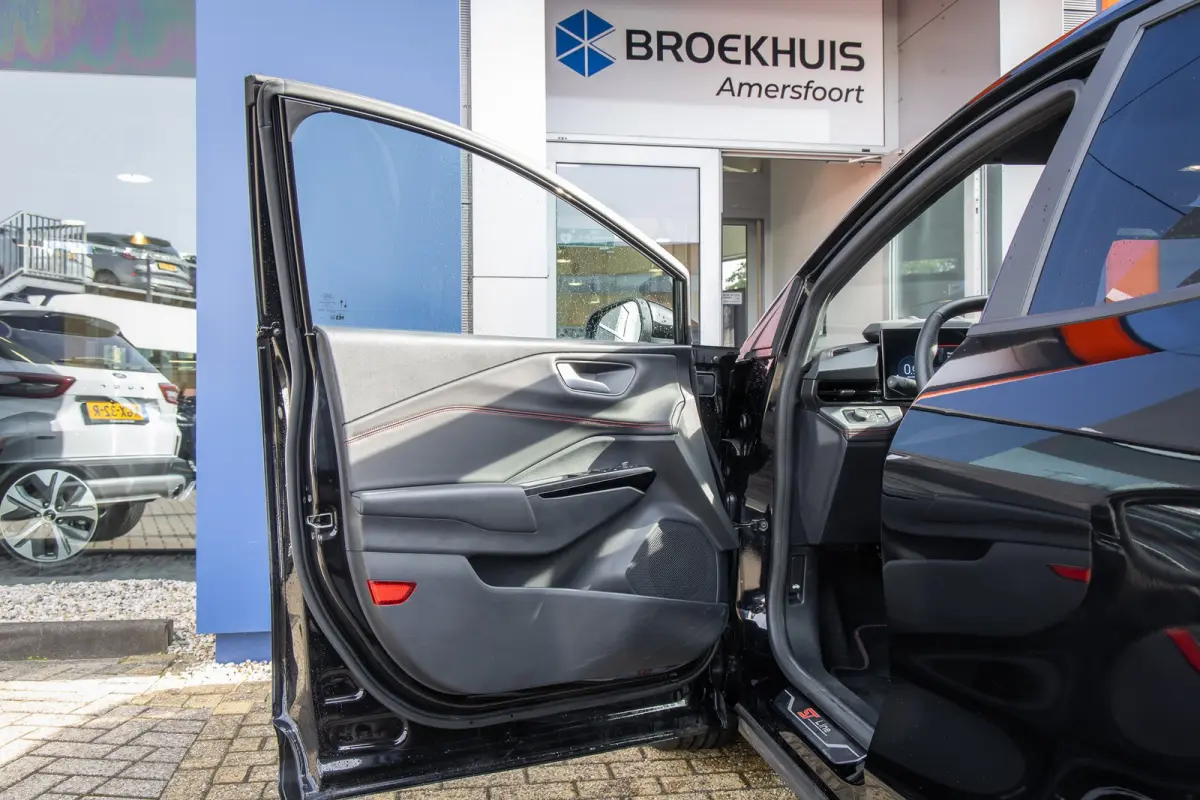 1.0 EcoBoost ST-Line | Achteruitrijcamera | Winterpack | Parkeersensor achter | Lane Keeping | Apple Carplay/Android Auto | Achteruitrijcamera | Apple Carplay/Android Auto|telefoonintegratie