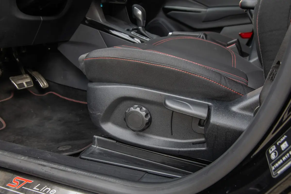 1.0 EcoBoost ST-Line | Achteruitrijcamera | Winterpack | Parkeersensor achter | Lane Keeping | Apple Carplay/Android Auto | Achteruitrijcamera | Apple Carplay/Android Auto|telefoonintegratie